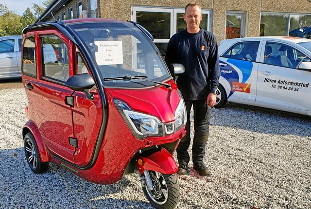 Thomas Westergaard fra Horne Autoværksted kan hjælpe med at finde den helt rette kabinescooter til dig.pr-foto