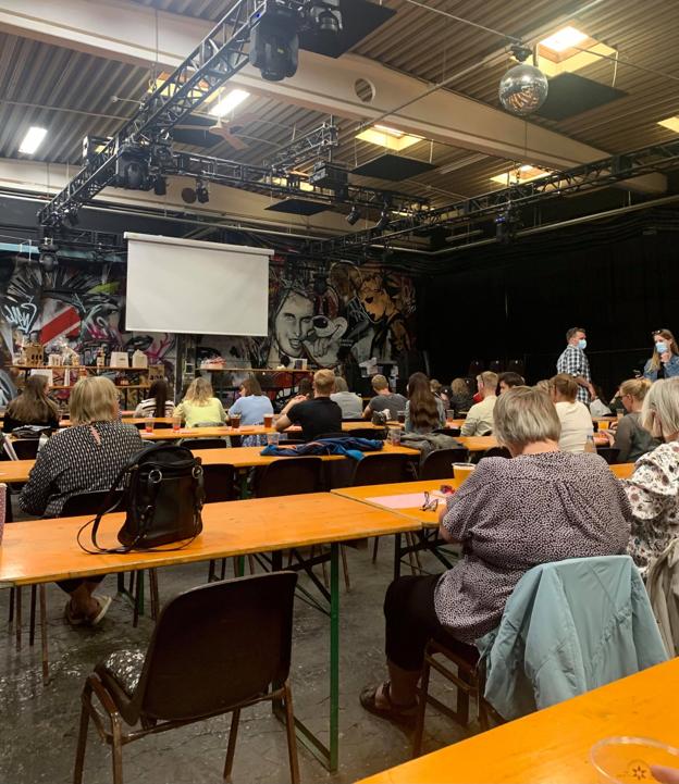 Der kommer både nye og erfarne bingospillere til Old School Bingo i Aalborg Streetfood. Foto: Sofie Rønn Christensen
