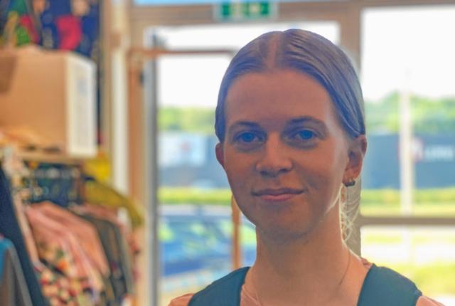 For 22-årige Mia Jensen fra Hillerød er genbrug i høj grad guld. Hun har samlet hele sit indbo til sin kommende studielejlighed gennem sine shopping-ture i Kirppu og andre genbrugsbutikker.