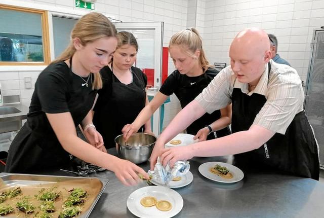 Fem dygtige kokke fra 8. B på Torslev Skole. Foto: Privat