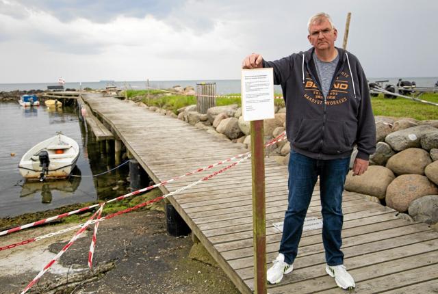 Mogens Aaen her ved den afspærrede bådebor på Neppens Havn. Foto: Michael Madsen