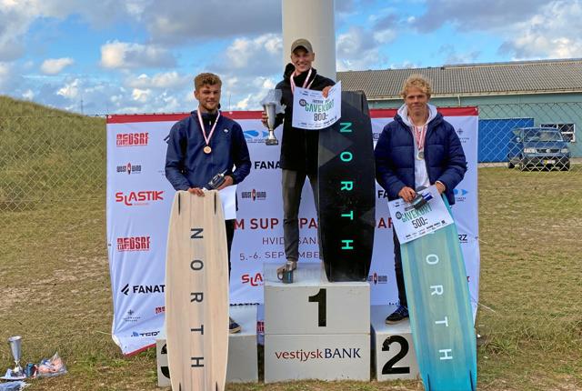 Rasmus Frejlev fra Løkken tog førstepladsen ved DM i Kitesurfing i weekend i Hvide Sande. Foto: Christian Kjeldsen
