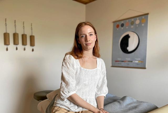 Lærke Sølling har åbnet egen akupunkturklinik i Rebild. Foto: Jesper Bøss
