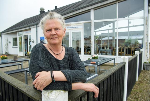 Birgitte Grandahl er ny forpagter af Café Sillerslevhavn. Foreløbig beholder hun grillretterne, men i løbet af sommeren skal der også fisk og skaldyr på menuen.