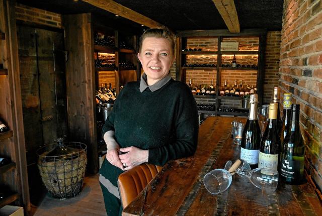 Birgitte Nyboe inviterer nu alle til besøge Conrads Køkken og Klitmøllers nye vinbar. Foto: Ole Iversen