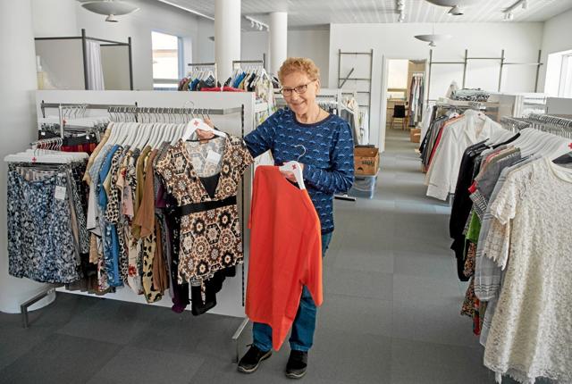 Butiksleder Inger-Lis Jensen glæder sig til at vise det store udvalg i den nye butik. Foto: Niels Helver