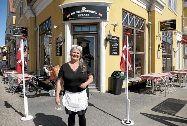 -Restauranten er genåbnet og klar til sæsonen efter en større til- og ombygning, fortæller Majbritt Solberg. Foto: Peter Jørgensen