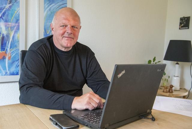 Peter Buus Larsen vil ikke længere være leder i store organisationer, men satser på sit eget, nystartede bogholderifirma i Brønderslev. Foto: Kim Dahl Hansen