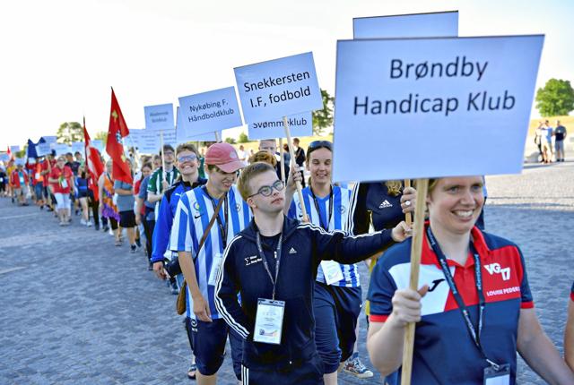 Atleternes indmarch ved Special Olympics Idrætsfestival 2018. I 2024 bliver det Frederikshavns tur. Foto: Lars Møller
