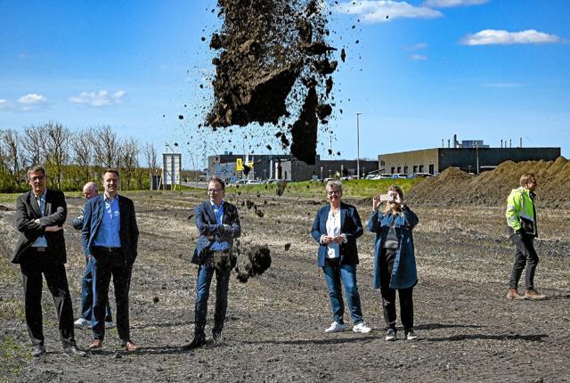 Det officielle første ”spadestik” er taget til gigantvarehuset Biltema på Uglevej i Thisted. Foto: Ole Iversen