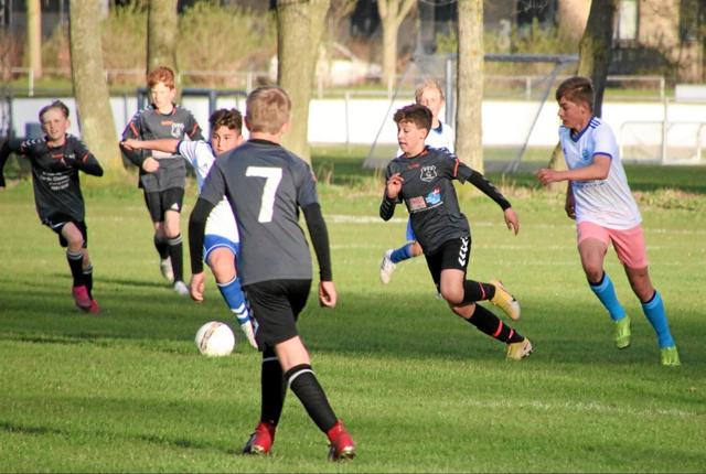 En situation fra kampen mellem Team Østvendsyssels U13 drenge og Aalborg Freja. Foto: Privatfoto