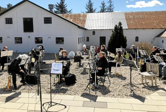 Musikkorps Sæby må søge nye steder og udendørs for at øve. Foto: Lisa Farum Kristiansen
