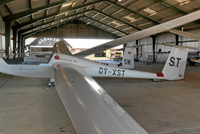 Svævefly har lange vinger så det kræver en hangar med god bredde og længde. Foto: Hans B. Henriksen
