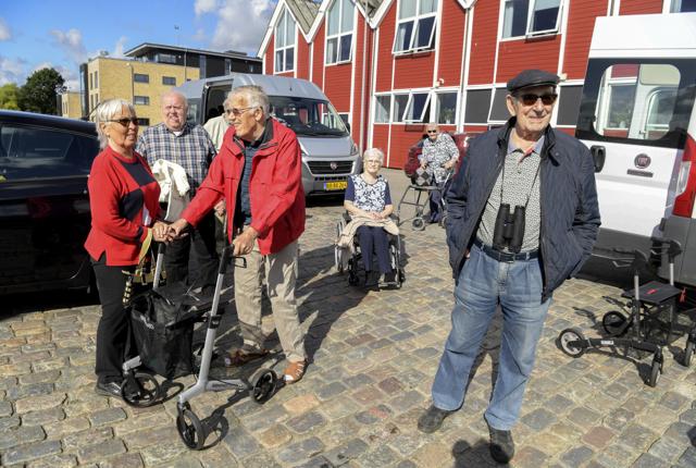 Beboere fra plejehjemmet Myhlenbergparken i Arden på tur med Svanen, inviteret af Mariagerfjord Kommune. Foto: Henrik Louis