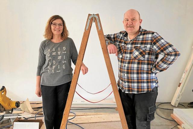 Helle og Stefan Karlborg har sat de optøede feriepenge i en renovering af huset. Foto: Kirsten Olsen