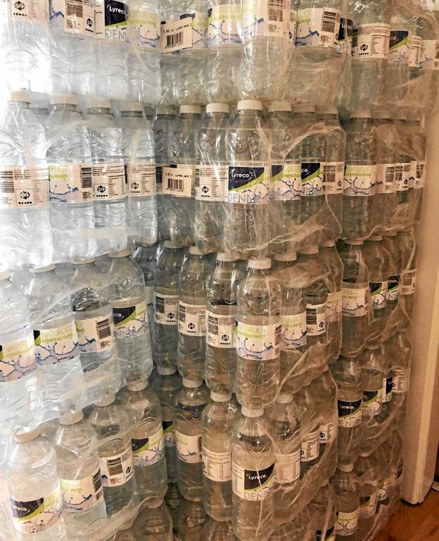Himmerland har måttet bestille flaskevand i store mængder.