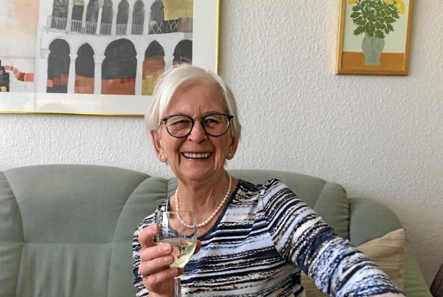 Inger Elisabeth Erdmann kan nu, i en alder af 86 år, kalde sig forfatter. Foto: Lisa Farum Kristiansen