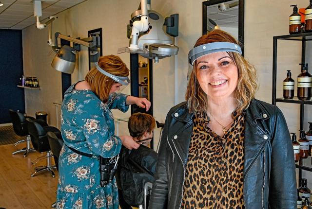Rikke Svendsen, indehaver Hairstyle i Hurup, er glad trods en lang nedlukning der har kostet dyrt. Men nu har vi åbent igen - det er det vigtigste, siger hun. Foto: Ole Iversen