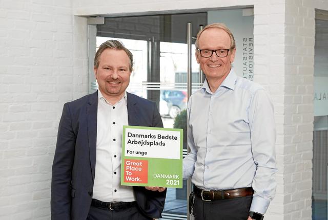 CEO Søren V Pedersen og HR-chef Anders Thorup glæder sig over det flotte resultat