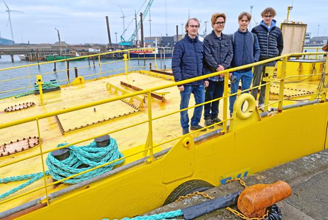 Det var ikke så lidt af en inspirationsdag, da Mathias, Daniel, Otto og Nicolai fra htx Frederikshavn var på besøg på Crestwings bølge-energi-anlæg