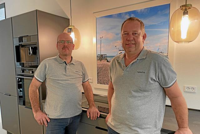 Midt i januar i år åbnede Allan Kær og Klaus Lukassen sammen køkken-, bad- og hvidevarer-forretningen Nettoline på Industrivej 1 i Fjerritslev. Privatfoto