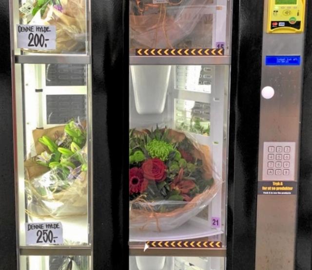 Nu er det muligt at trække friske blomster i den nye automat hos Rath med Blomster. Der er adgang til automaten døgnet rundt. Foto: Privatfoto