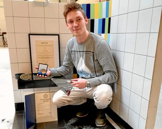 Færøske Tonni fik er den første færøske elev på EUC Nord, som har fået bronze til svendeprøve på mureruddannelsen.