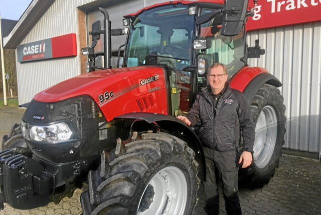 Peter F. Nielsen overtog landbrugsmaskinforretningen Salling Traktorservice for 25 år siden og ser nu frem mod endnu en travl sæson. Privatfoto
