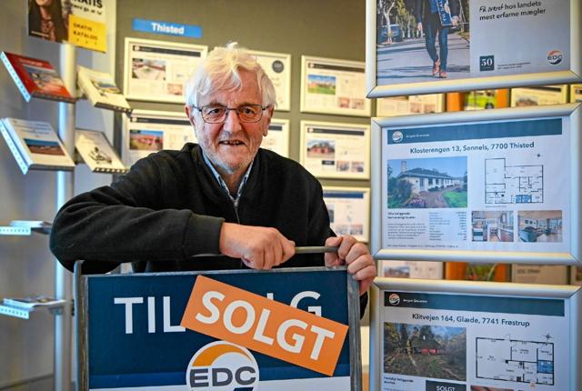 Jubilæum: Jørgen Gravesen kan se tilbage på 45 år i boligsalgsbranchen i Thy og 4500 hushandler. Foto: Ole Iversen
