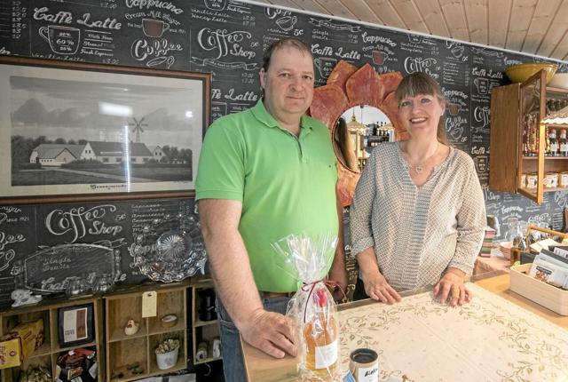 Jane og Henrik Thomsen supplerer nu deres tilbud om bondegårdsferier på Thorupgaard med en landbutik. Foto: Allan Mortensen