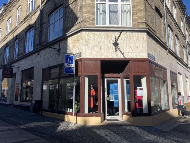 Snart kan du gå på loppejagt her - Dansk Folkehjælp er i fuld gang med at indrette den nye butik i Nørregade. Privatfoto