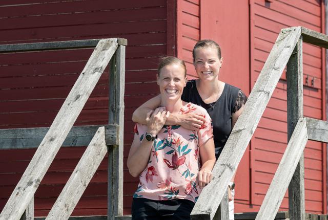 36-årige Kamilla Rytter Juhl og 34-årige Christinna Pedersen nyder sommeren i Aalborg med deres datter Molly. Foto: Claus Søndberg