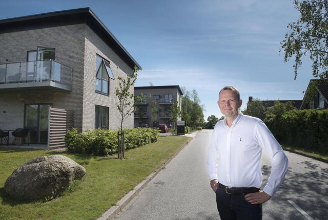 John Andersen glæder sig til at tage imod gæster i de nye hotellejligheder i Aalborg Ø. PR-foto: Lars Horn
