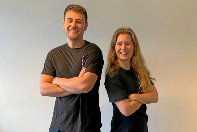 Line Sucksdorff og Jacob Hansen var værter, da Morsø Ungdomsskole i mandags holdt live-banko på Instagram. Unge kan deltage igen mandag i næste uge. Privatfoto