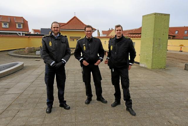 Politiassistenterne Anders Skovbo, Søren Panum og Lasse Nygaard var på besøg i Hirtshals.