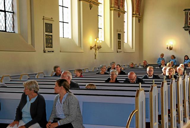 Der var omkring 100 deltagere til det første arrangement med aftensang i Nykøbing Kirke. Foto: Hans B. Henriksen