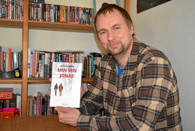 37-årige Jens Lindberg fra Hobro debuterer som forfatter med bogen ”Min ven Jonas”. Foto: Jesper Bøss