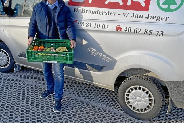 Jan Jæger får flere og flere børnefamilier, som vil bestille deres dagligvarer på nettet til efterfølgende levering. Privatfoto