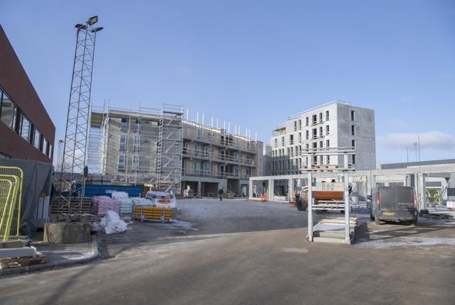 Der bygges i Aabybro - i Aabybro Centret skyer 73 nye boliger ovenpå fire-fem nye butikker op. Foto: Henrik Louis