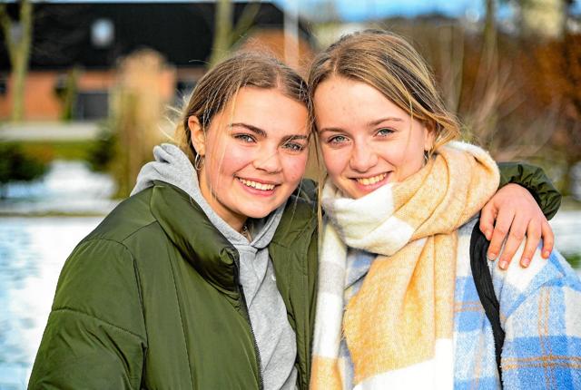 Astrid Amtoft og Emma Munch, Nors er kede af at deres 9. og sidste skoleår sammen er blevet ødelagt af koronaen. Foto: Ole Iversen