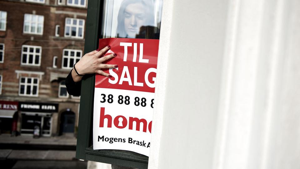 Boligmarkedet er i øjeblikket præget af, at flere boliger sættes til salg til højere priser. (Arkivfoto). <i>Mathias Bojesen/Ritzau Scanpix</i>