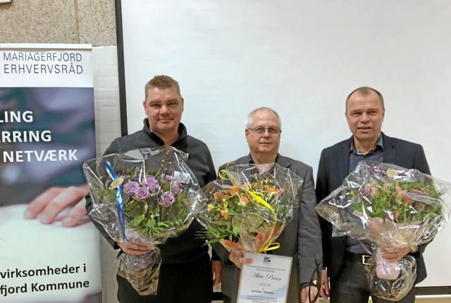 Vinderen af Aktiv Prisen 2019, Gert Hansen fra BEWi Synbra, omgivet af to andre priskandidater:  Klaus Hansen fra Fjordsavisen.nu og Ole Madsen fra SSI SCHÄFER. Privatfoto