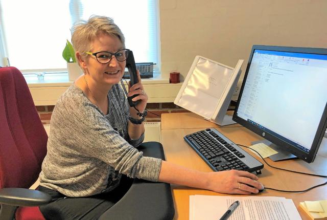 Bente Aggerholm på kontoret i Løkken Sognegård. Foto: Kirsten Olsen