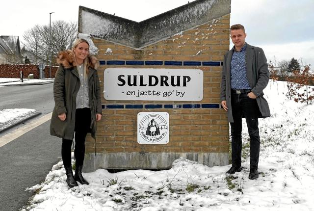 Lisa Mikkelsen og Anders Nymand Andersen har godt fat i salget af ejendomme i Suldrup - en jætte go’ by... Privatfoto