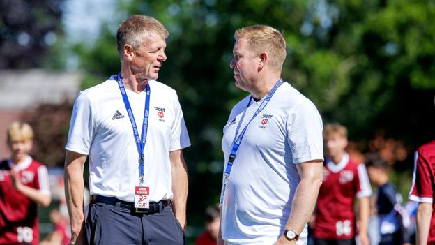 Simon Aagaard Poulsen og Morten Henriksen kunne nyde, at cuppen fik en forrygende start mandag. <i>Foto: Torben Hansen</i>
