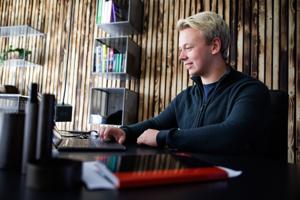 Ung iværksætter fra Thy: 20-årige Benjamin driver eget firma