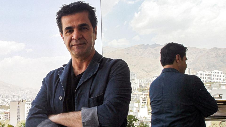 Den prisbelønnede iranske filminstruktør Jafar Panahi er den tredje filminstruktør, der inden for få dage er blevet anholdt i Iran. Her ses han i Teheran i 2010. Han har i adskillige år haft udrejseforbud af Iran. (Arkivfoto) <i>Atta Kenare/Ritzau Scanpix</i>