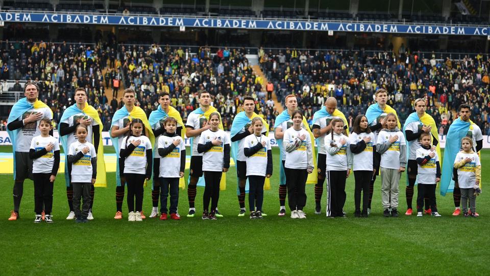 Den ukrainske fodboldklub Shakhtar Donetsk spillede i april en velgørenhedskamp i Istanbul mod Fenerbahce for at samle penge ind til Ukraine. <i>Ozan Kose/Ritzau Scanpix</i>