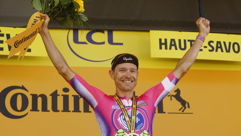 Magnus Cort har fået masser af podiehyldester i Tour de France. Denne gang skyldtes det etapesejren. <i>Foto: Gonzalo Fuentes/Reuters</i>