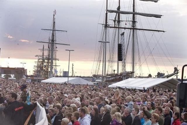 Koncerterne ved The Tall Ships Races plejer at trække titusindvis af mennesker til havnekajen. Arkivfoto